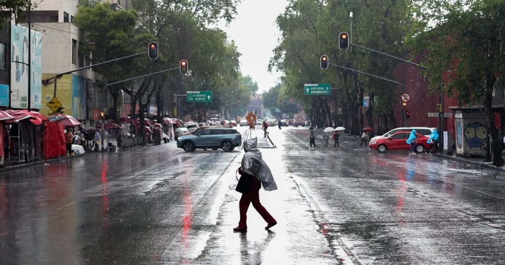 Lluvias inusuales inundan la CDMX y alteran la normalidad diaria
