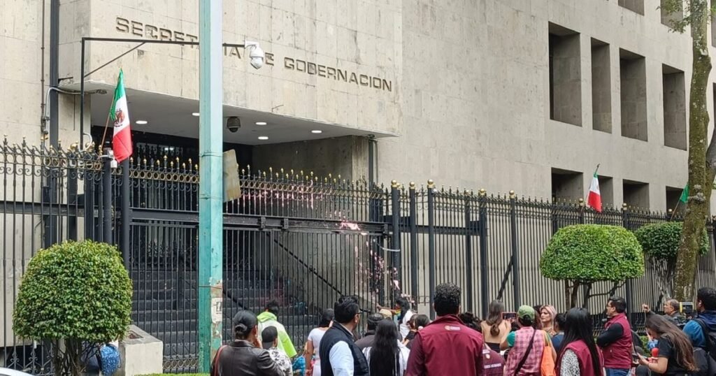 Mujeres trans protestan en Segob y Torre del Bienestar por derechos