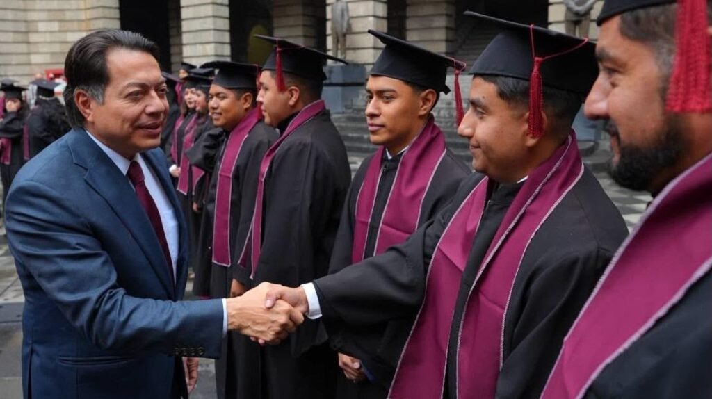 Proyecta SEP 800 mil becas y crecimiento en matrícula pública