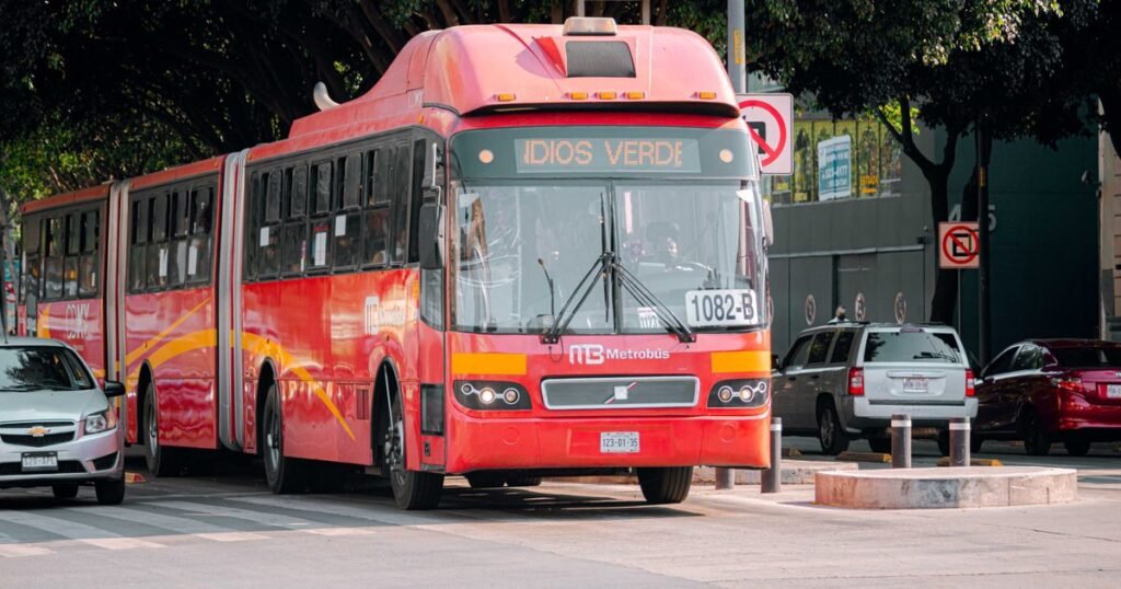 Metrobús anuncia cierre temporal de líneas por obras de rehabilitación