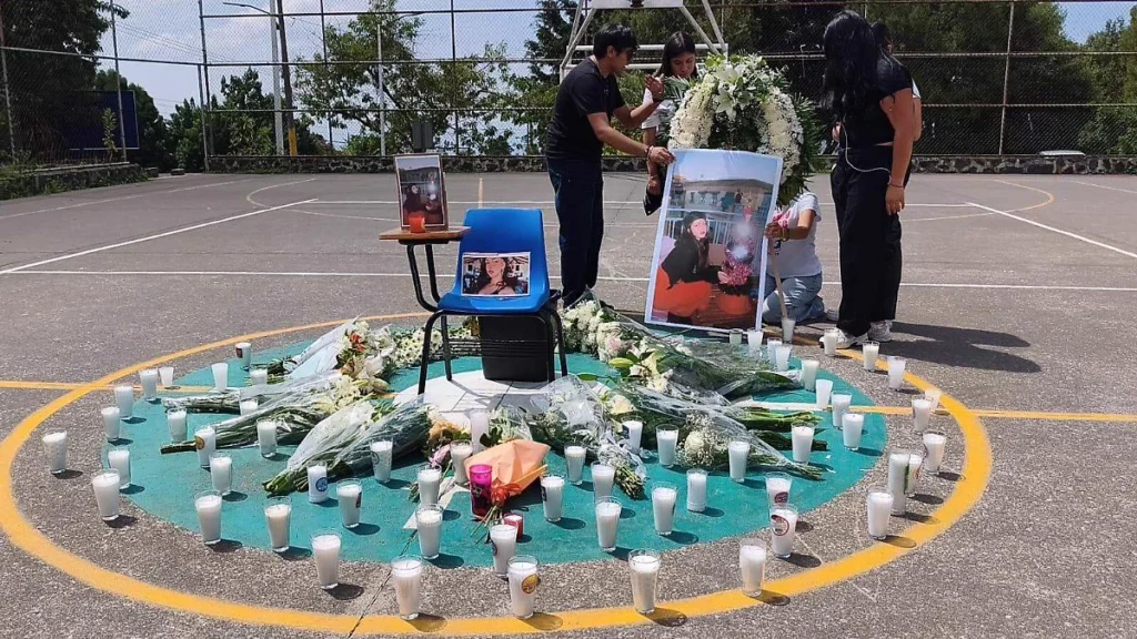¿Qué está pasando en la UAEM? Cinco alumnas asesinadas en menos de 17 meses Homenaje a Claudia Tacoronte y protesta por estudiantes asesinadas de la UAEM