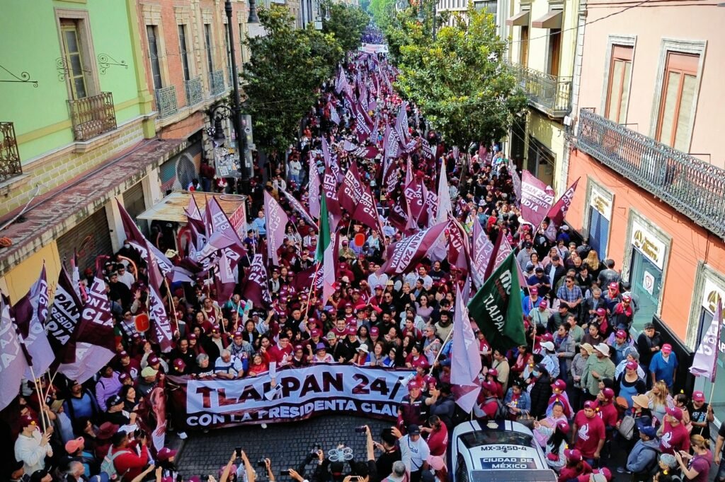 Gaby Osorio encabeza contingente de Tlalpan durante el informe de Claudia Sheinbaum en el Zócalo