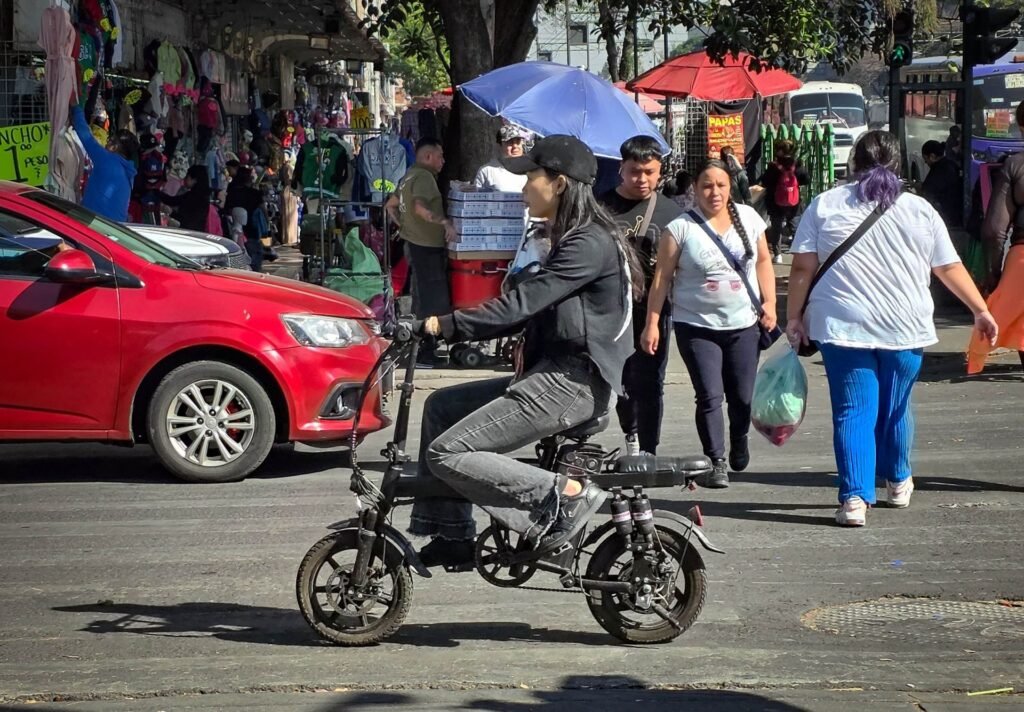 CDMX fija precios para licencias de scooters eléctricos