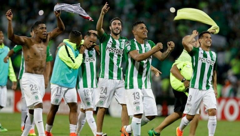 Exestrella de Liga MX marca golazo desde media cancha en Colombia