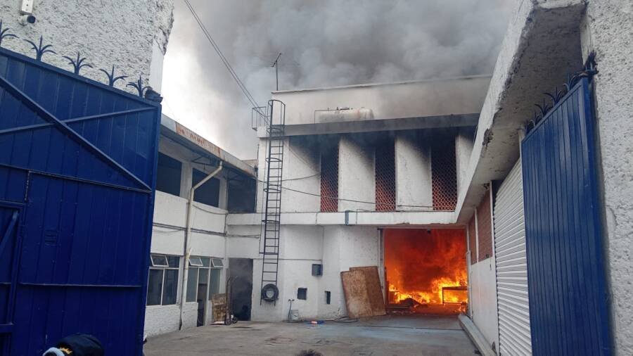 Incendio afecta obrador de carnes en Santa Martha de Milpa Alta