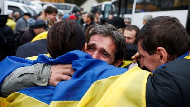 Regreso a Casa: Evacuados de Oleshky Vuelven a Ucrania tras 1.711 Días de Ausencia