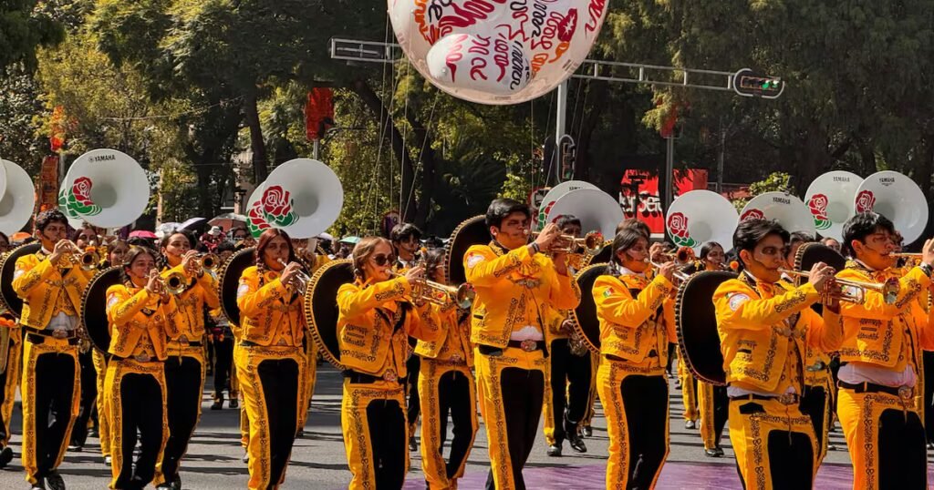 Miles acompañan el Desfile de Día de Muertos 2026 rumbo al Zócalo