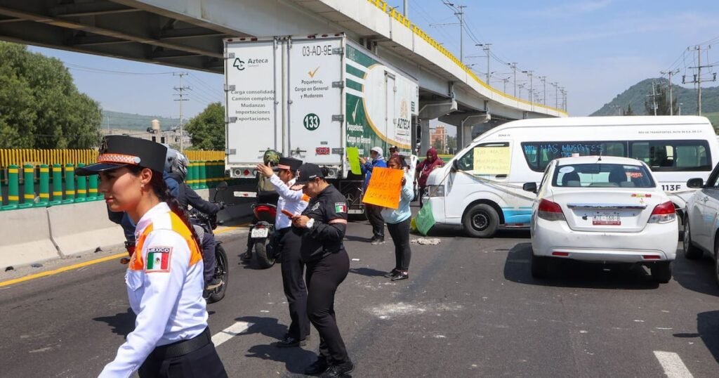 Transportistas programan protestas y bloqueos en carreteras el lunes