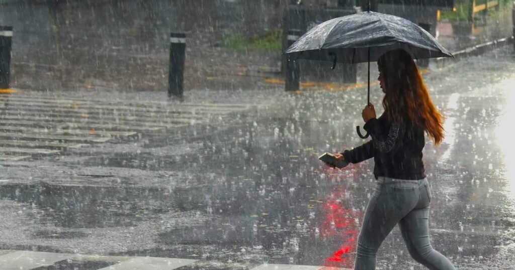 Tormenta Isaias se aproxima a México con fuertes lluvias a la vista