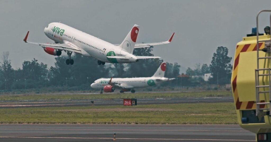 Aeropuerto de Puerto Vallarta cerrado por huracán Simon